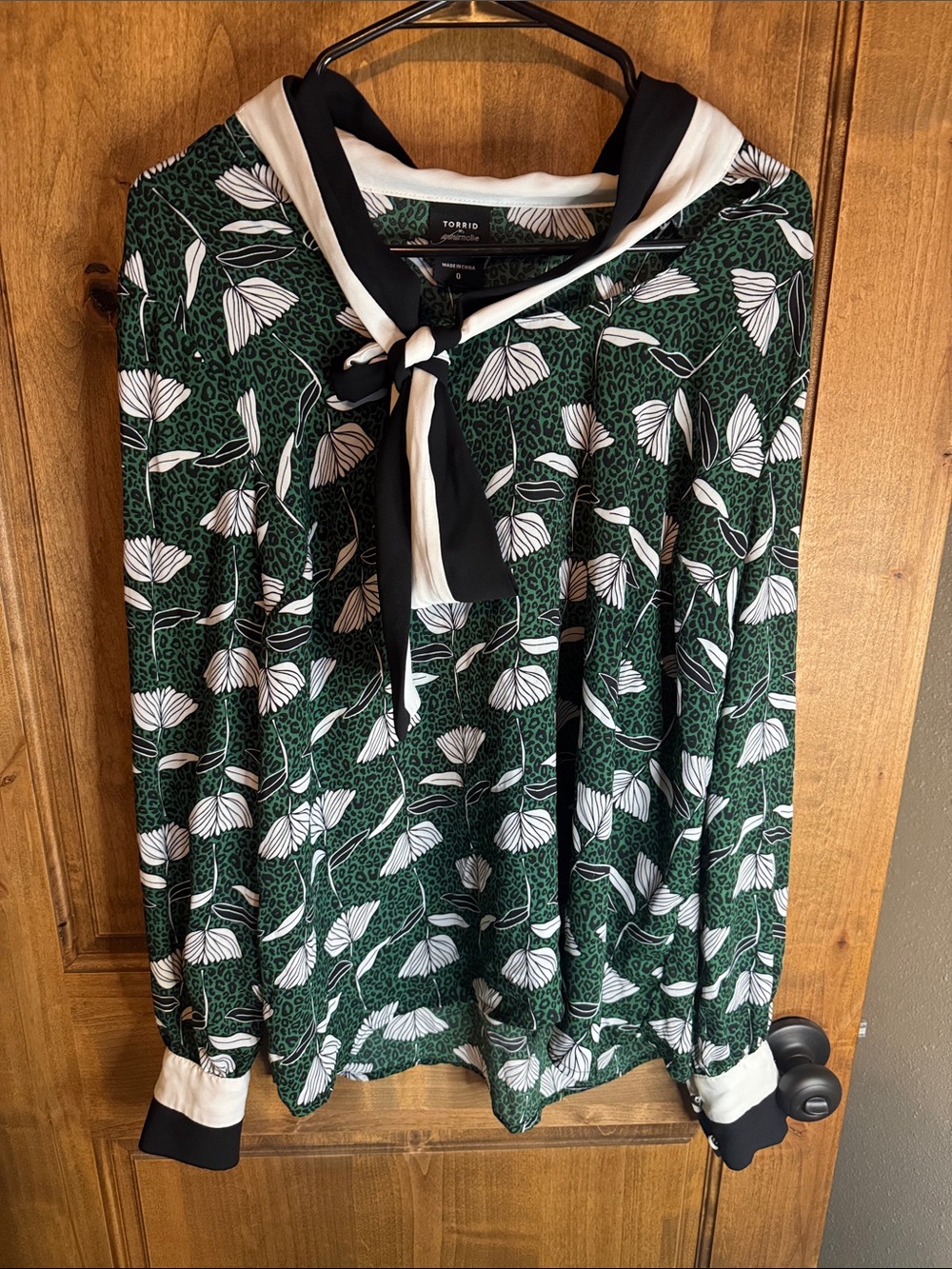 torrid x Sylvia mollie Green Floral Tie-Neck Blouse with Black & Cream Trim
